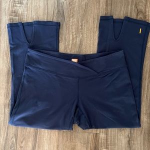 LUCY CROPPED WORKOUT SIZE MED NAVY BLUE